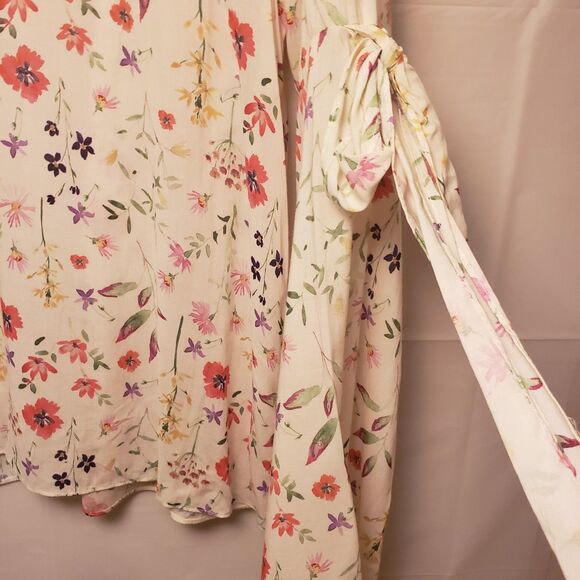 Graham & Spencer Women’s Bell Sleeve Floral Summer Blouse Sz M NWOT - Picture 4 of 10